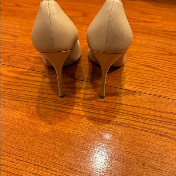 Sergio Rossi Classic Godiva Pump size 7.5. Natural color leather. 4 inch heel - Picture 4 of 7